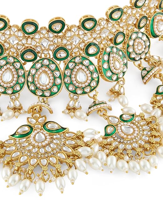 Comprehensive bridal jewelry set: necklace, earrings with chains, head jewelry and a nose ring