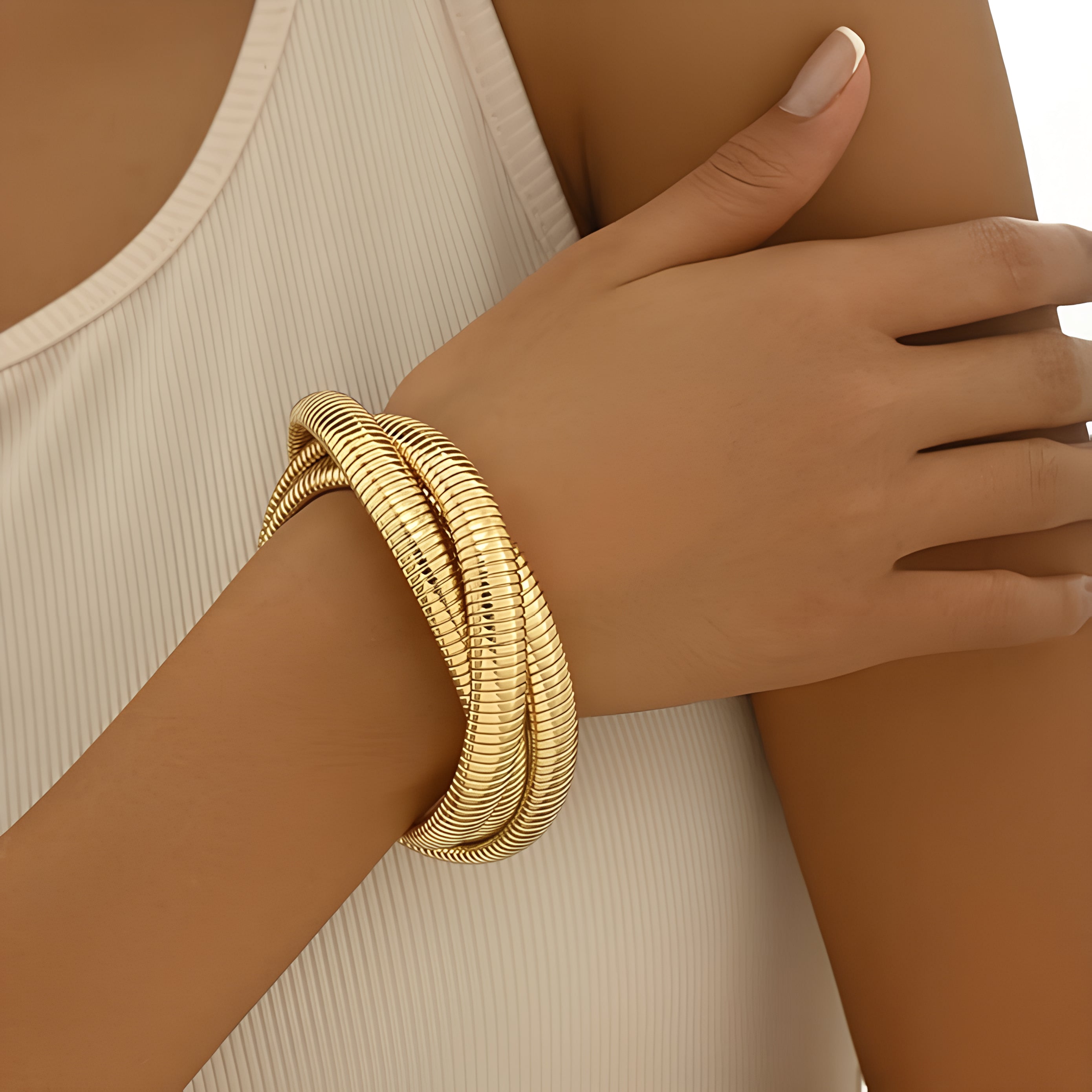 Fashion Latest Stylish Chunky Gold Cuff Bracelet for Women and Girls